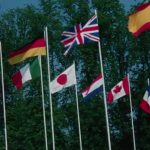 Les Drapeaux Des Nations Participantes +á L'entr+®e Des Floralies